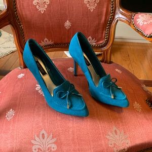 White House Black Market NWOT turquoise 6 1/2 A7